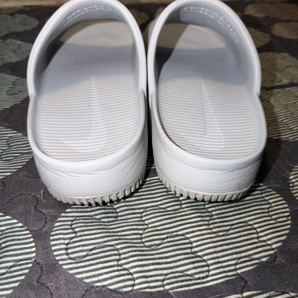 Nike Slides - Picture 4 of 5